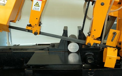 襄城数控带锯床自动送料精度会出现偏差吗？